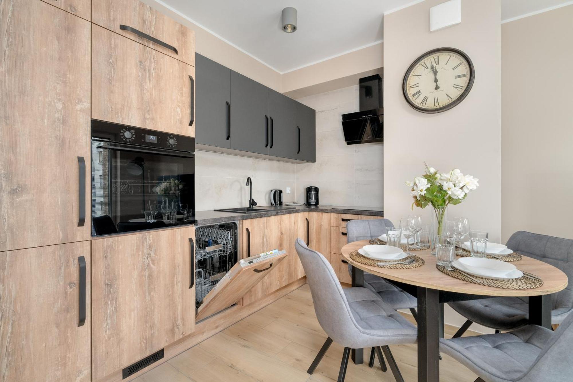Cosy And Bright Apartment With Parking In Poznan By Noclegi Renters المظهر الخارجي الصورة